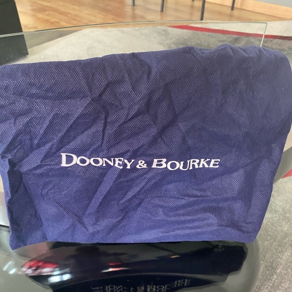 Dooney & Bourke Mini Leather Handbag Like New 8”L X 5”H X 2”D‼️❤️🔥🙏🏽🔥❤️🔥❤️ - Picture 6 of 6